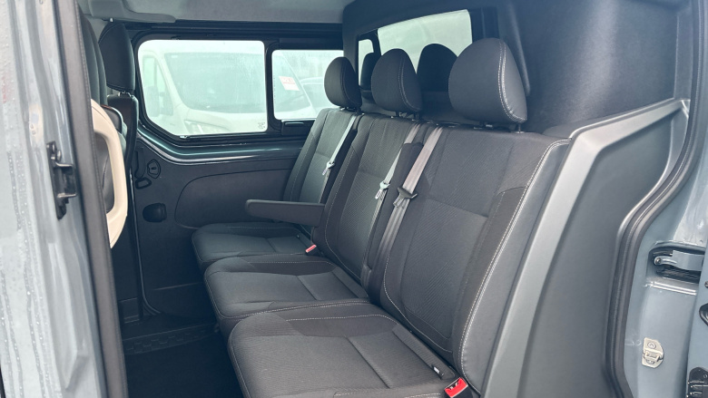 Nissan Primastar 30 L2 Diesel 2.0 dCi 130ps H1 Tekna+ Crew Van